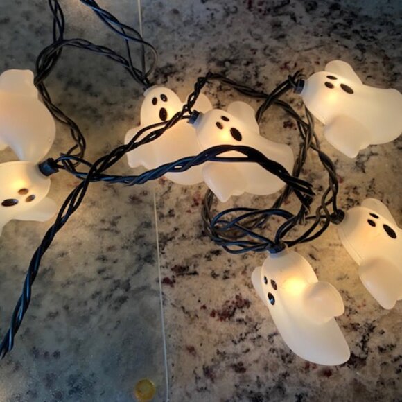 8 kid-FRIENDLY Halloween WITCHES ~ GHOSTS ~ BATS Figurines ~ LIGHTS ~ candles - Picture 5 of 14